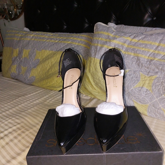 Shoedazzle Black Ankle Straps Pumps - Picture 6 of 9